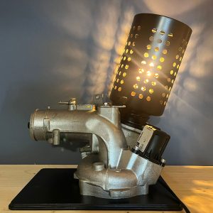 lampe recyclée, lampe industrielle, lampe en pièces de voiture